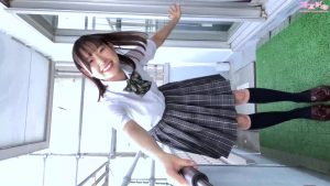 【シーン動画】成瀬あみ制服自撮りパンチラ告知